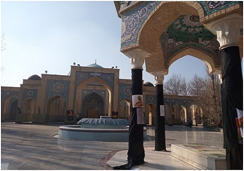 (Black flags of mourning at mosque in Tarbiat Modarres University, Tehran, Photo:Deepika Saraswat)